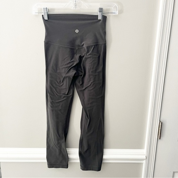 Lululemon Athletica High Rise 21” Align Crop Leggings Melanite Gray Size 2 - Picture 3 of 9